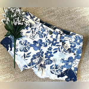 Vanilla Star NWT Floral White Denim Shorts - Size 0